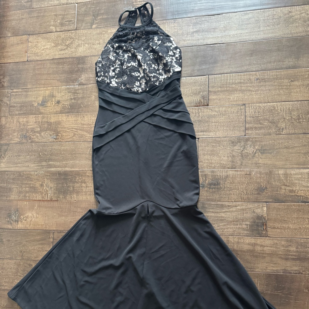 Elegant Black Strapless Dress with Lace Detail